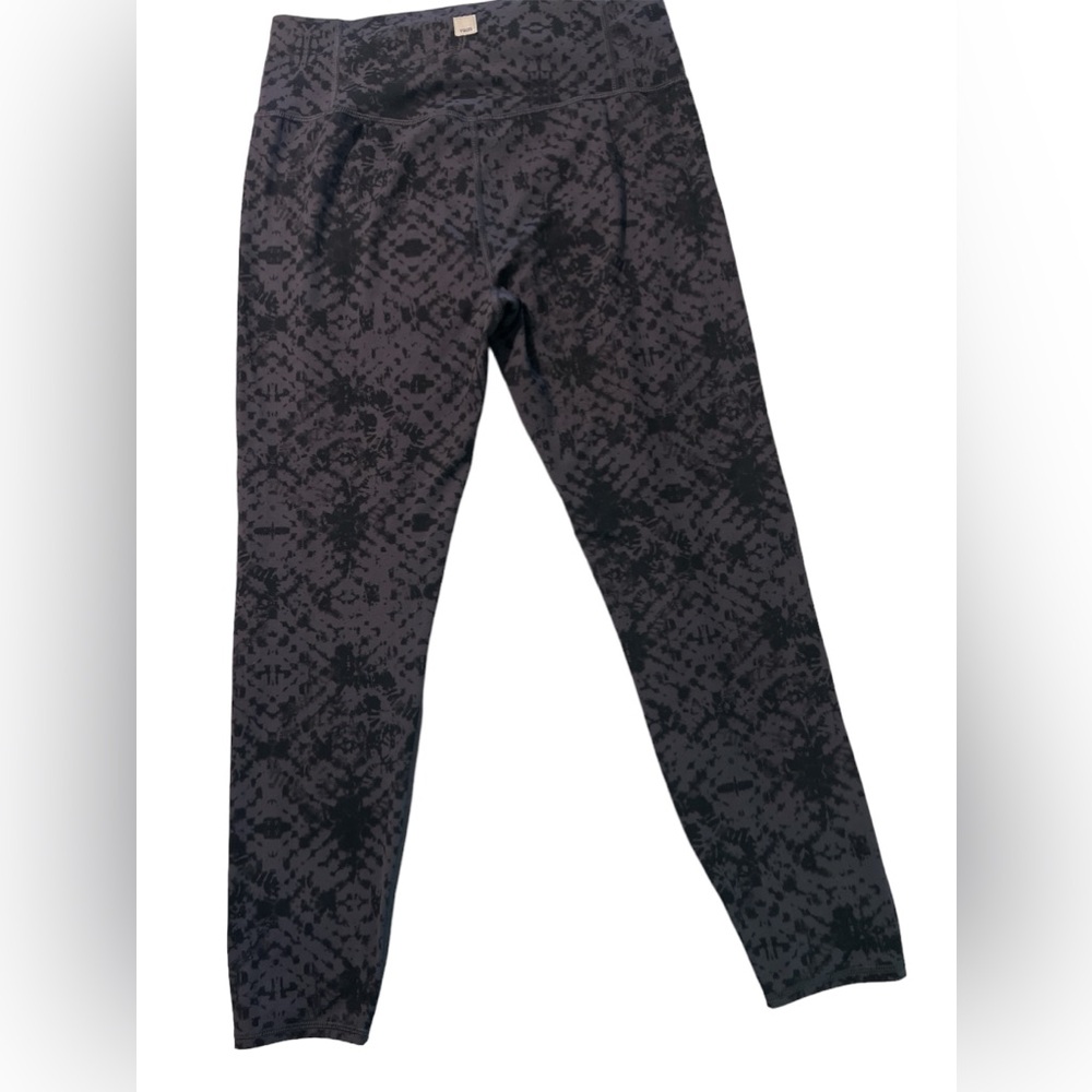 Vuori Black Patterned Leggings - Picture 2 of 8